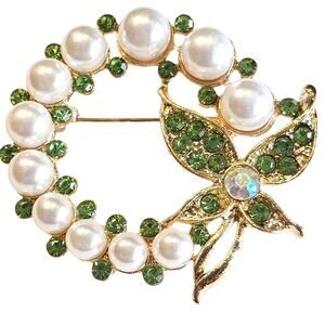 Green Brooch Pin Faux Pearl Rhinestone Butterfly Gold Tone Wreath Gift Box